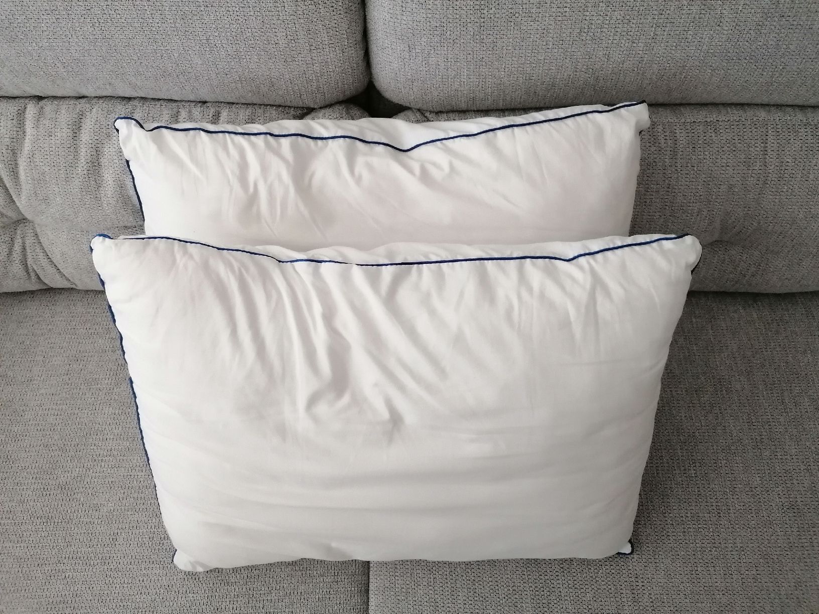 Coussins: Two Clean White Pillows Washable  – D'occasion à Zürich par thesuccessnow