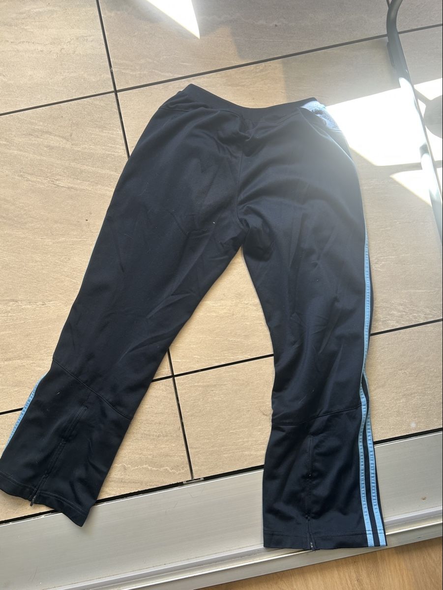 Adidas Pantaloni: Adidas Trainerhose – Usato da Winterthur venduto da Werischjenny 1