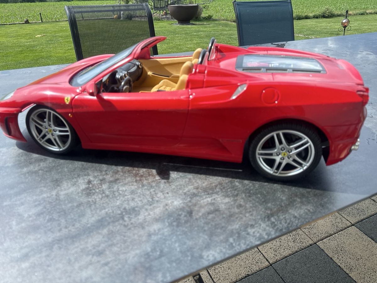 Ferrari Modellini d'auto: Ferrari Modellauto – Usato da Horriwil venduto da Carrera68