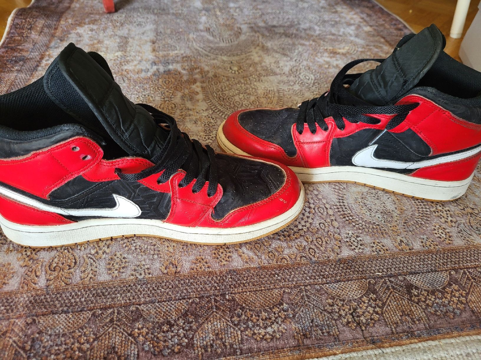 Jordan Herrenschuhe: Jordan 1 Mid rot schwarz Grösse 42.5 – Gebraucht aus Richterswil von Ybri 6