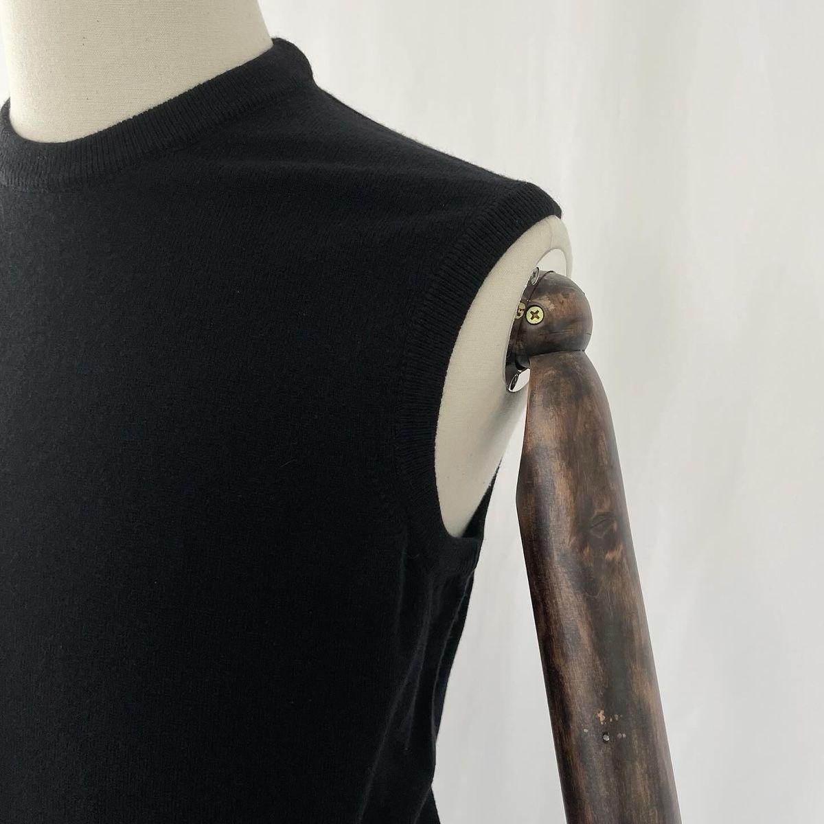 Gilet & Giacche: FERU Cashmere Vest new – Nuovo e nell'imballaggio originale da Emmen venduto da Avviivva_Com2023 1