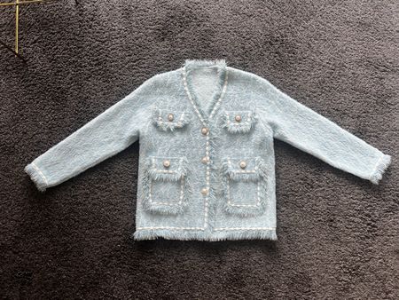 Helle Strickjacke im Chanel-Stil, Grösse S, neuwertig