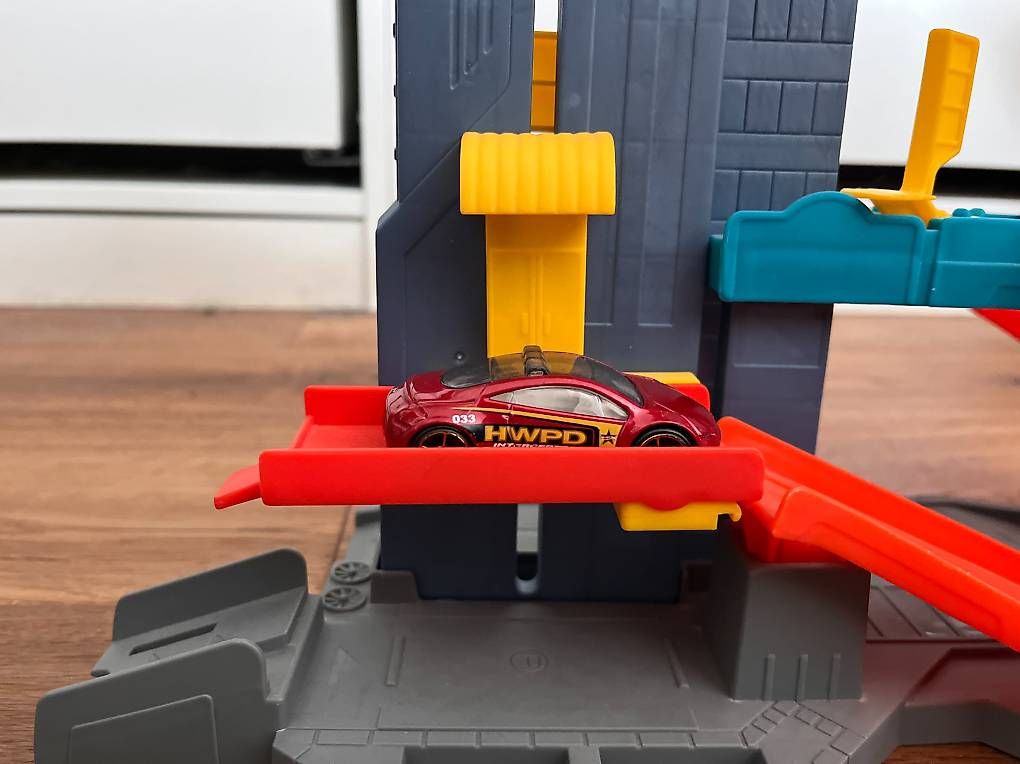 Jouets: Hot Wheels Bahn mit 3 Autos  – D'occasion à Mühlethurnen par JackyCindy 2