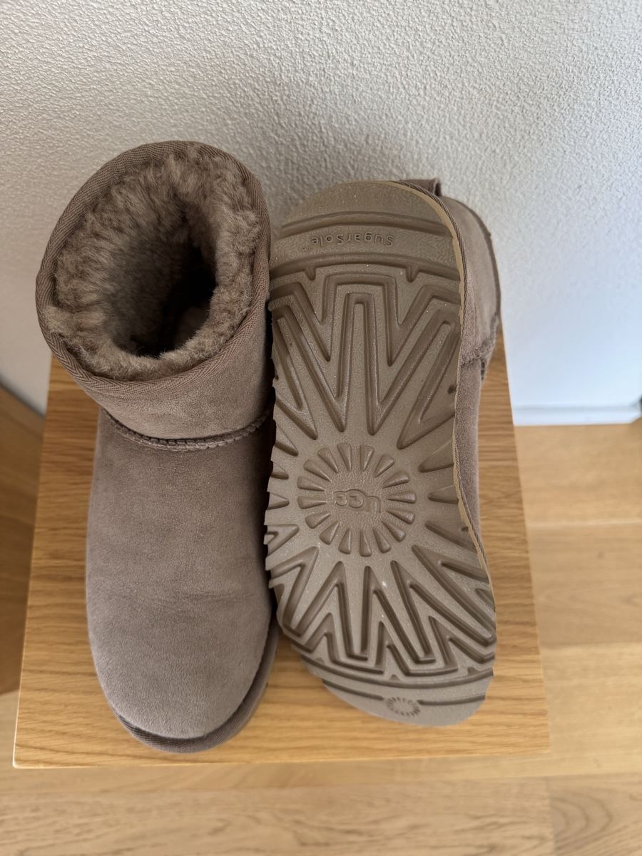 Ugg Scarpe da uomo: UGG Classic Mini II Caribou EU 38 – Nuovo (secondo la descrizione) da Zürich venduto da sel_w5sd 6
