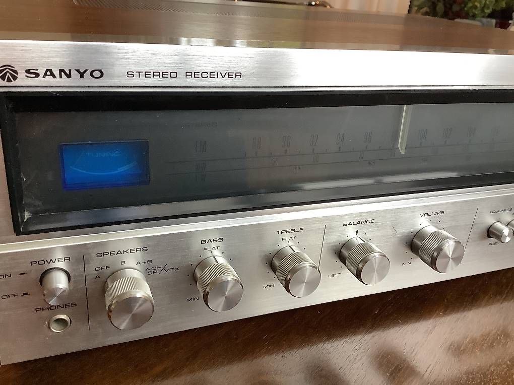 Sanyo Ricevitori: Vintage Sanyo Stereo Receiver Modell DCX 2000L – Usato da Gümligen venduto da badabumbi 4