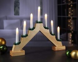 Holz-Weihnachtsbogen mit 7 warmweißen LED-Kerzen