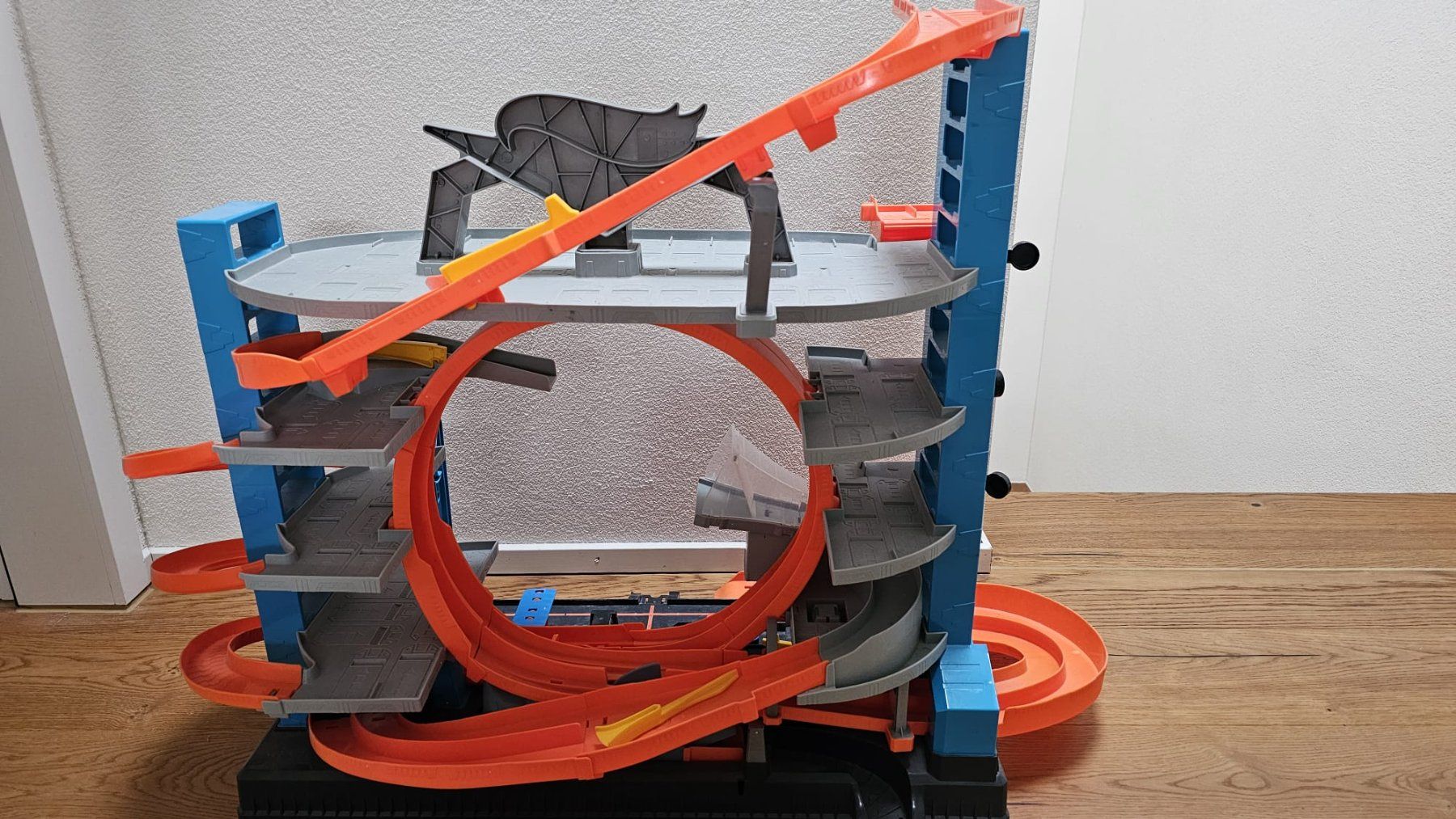 Hot Wheels Jouets: Hot Wheels City Ultimate Garage mit Shark Attack – D'occasion à Ballwil par  1
