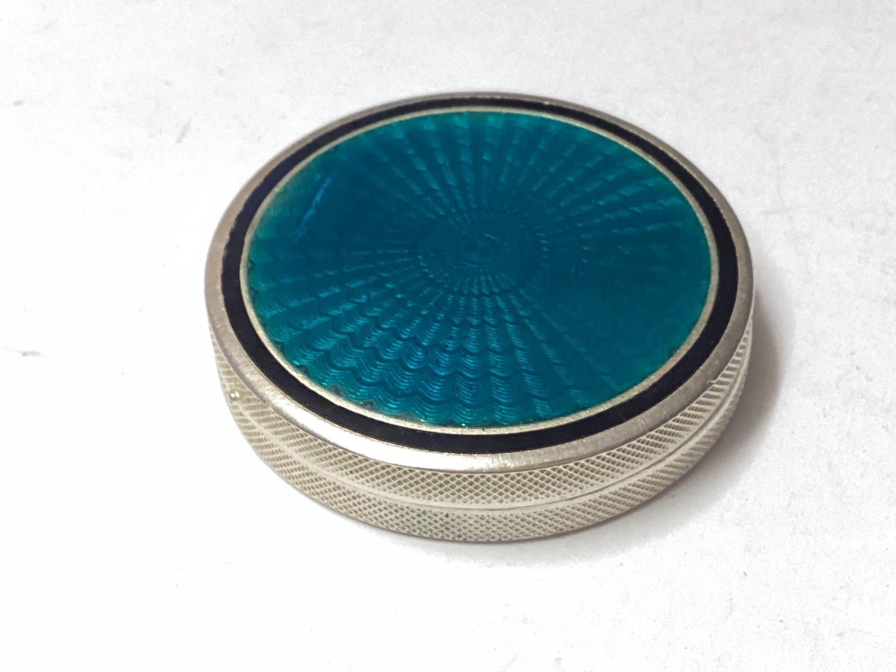 Make-up: Alte Puderdose versilbert, Quaste, Spiegel, Vintage – Usato da Eglisau venduto da mar_5rn2 7