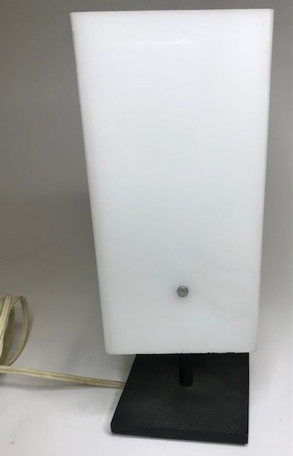 Lampade: Tischlampe weisses Plexi eckiger zylinder förmig – Usato da Zürich venduto da gigimai67 1