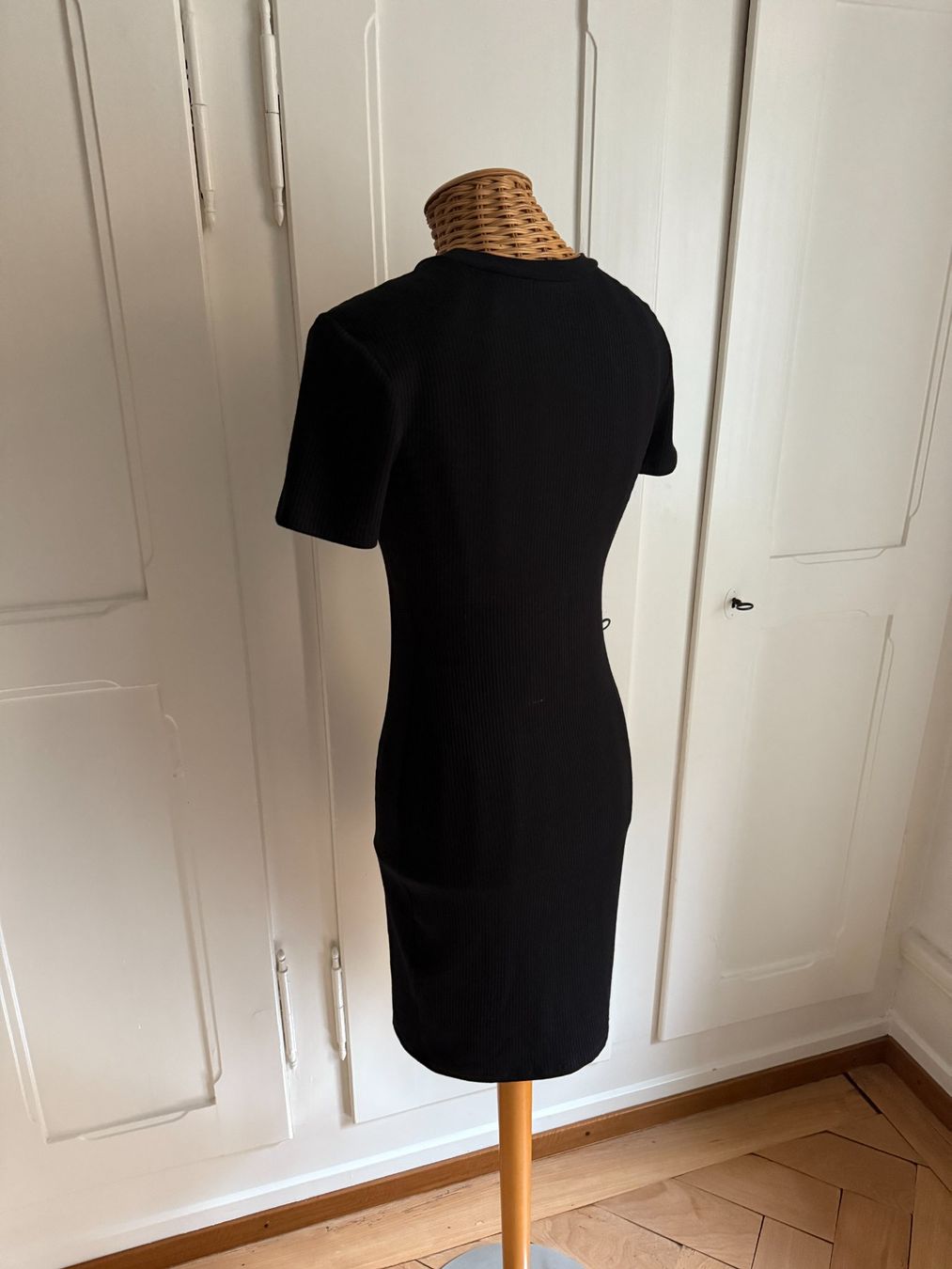 Zara Vestiti: ZARA - Kleidchen schwarz figurbetont S – Usato da Zürich venduto da Diazaio 2