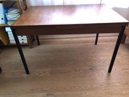 Esstisch und Glasvitrine Vintage Skandinavischer Stil