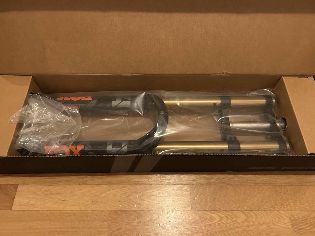 Fox Ersatzteile: FOX 40 Float Federgabel 27.5" 203mm - Neu & Original! – Neu und originalverpackt aus Meiringen von cor_lz6y
