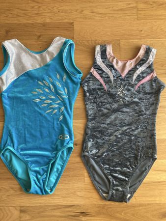 Turndress 2 Stk. Grösse 140-152 guter Zustand