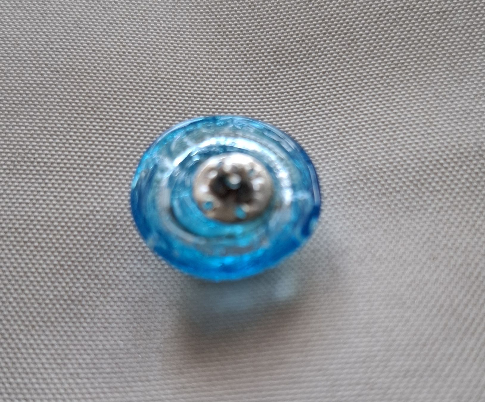 Bottoni: Handgemachter Glasknopf Hellblau mit Silber, 20 mm. – Usato da Dietikon venduto da Hirschkopf 1