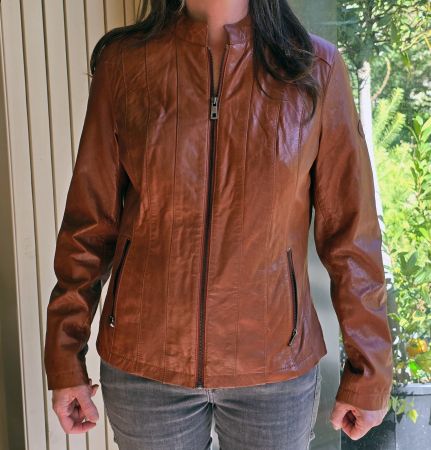 Lederjacke für Damen von Bugatti, neu und ungetragen Gr. 40