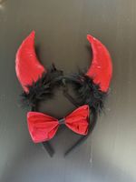 Teufel Haarreif mit Fliege rot schwarz guter Zustand