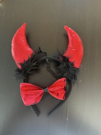 Teufel Haarreif mit Fliege rot schwarz guter Zustand