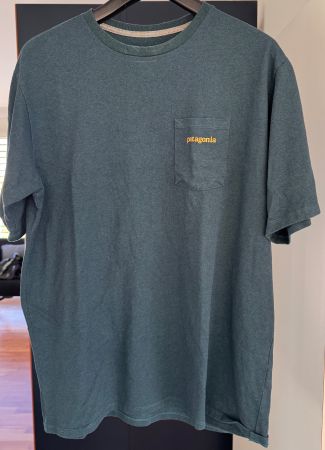 Patagonia T-Shirt mit Brusttasche dunkelgrün gebraucht