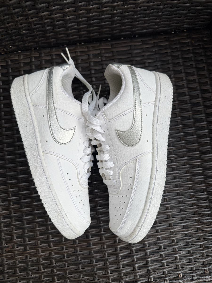 Nike Scarpe da donna: Nike weiss silber Grösse 38 – Usato da Münchenstein venduto da sof_8vcz 2