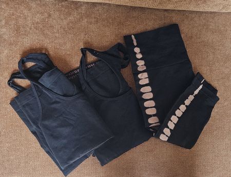 2 Sport Tanktops + 1 Fitness Leggings