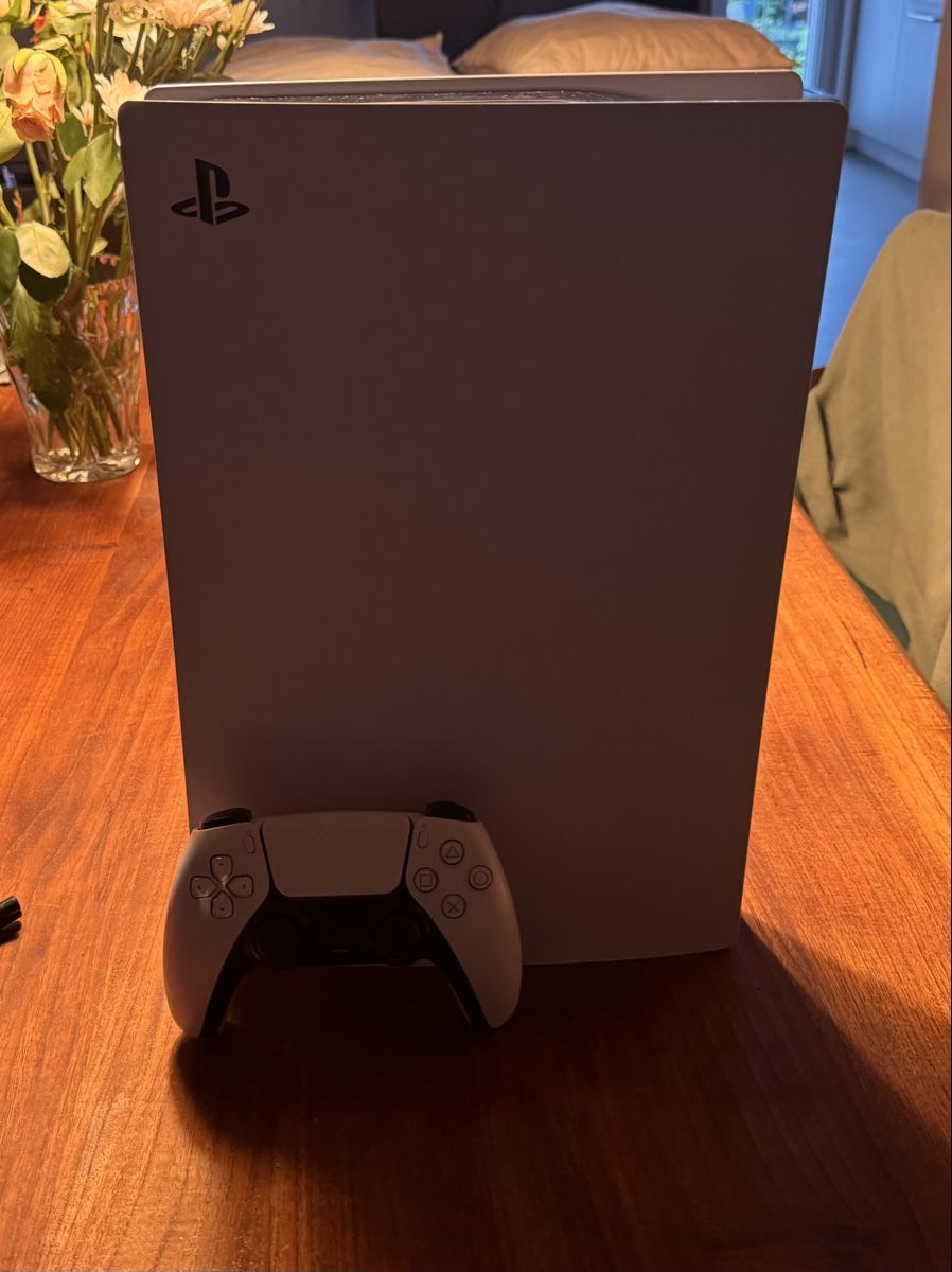 Sony Console: Ps 5 – Usato da Stäfa venduto da koc_chb9