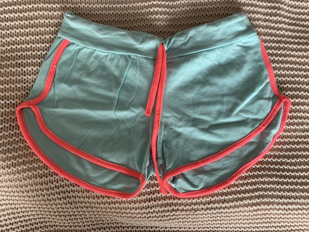 Pantaloni: Short training bleu – Usato da Montreux venduto da Izapeche811
