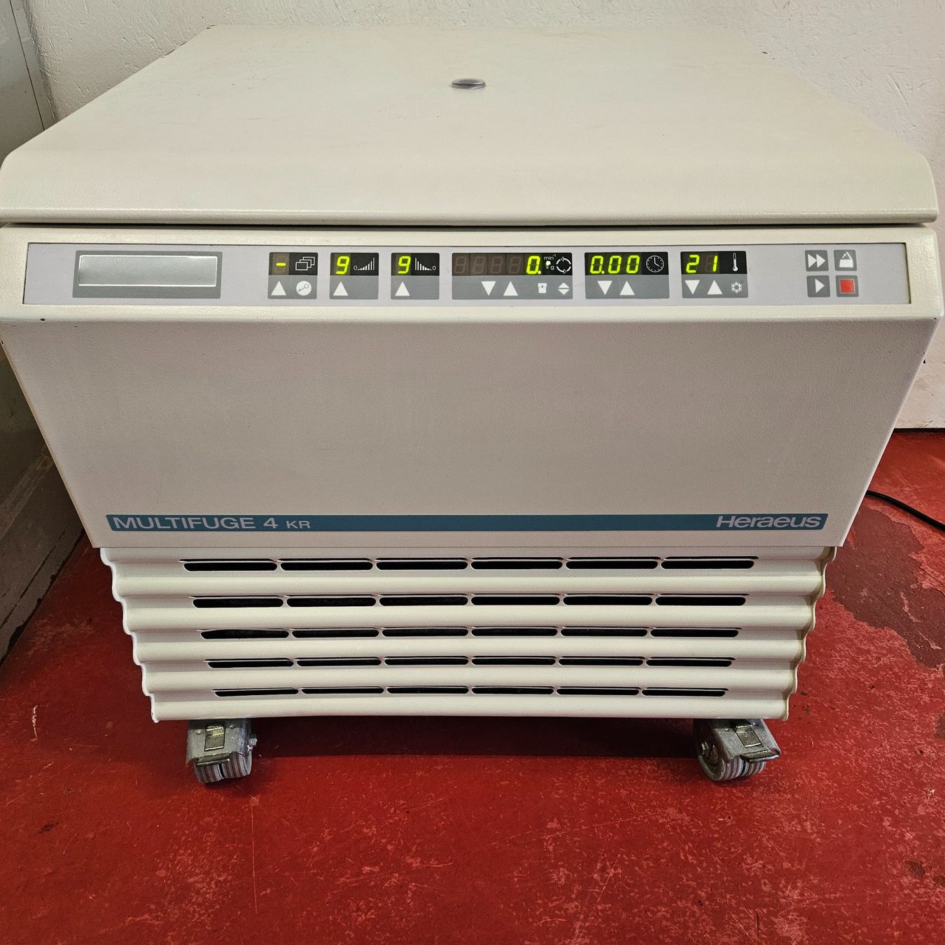 Tutte le macchine: HERAEUS MULTIFUGE MK 4 – Usato da Niederdorf venduto da LeptonAG_Labor 1