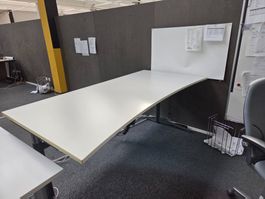 Grosser heller Bürotisch, Kurvig, Top Zustand!