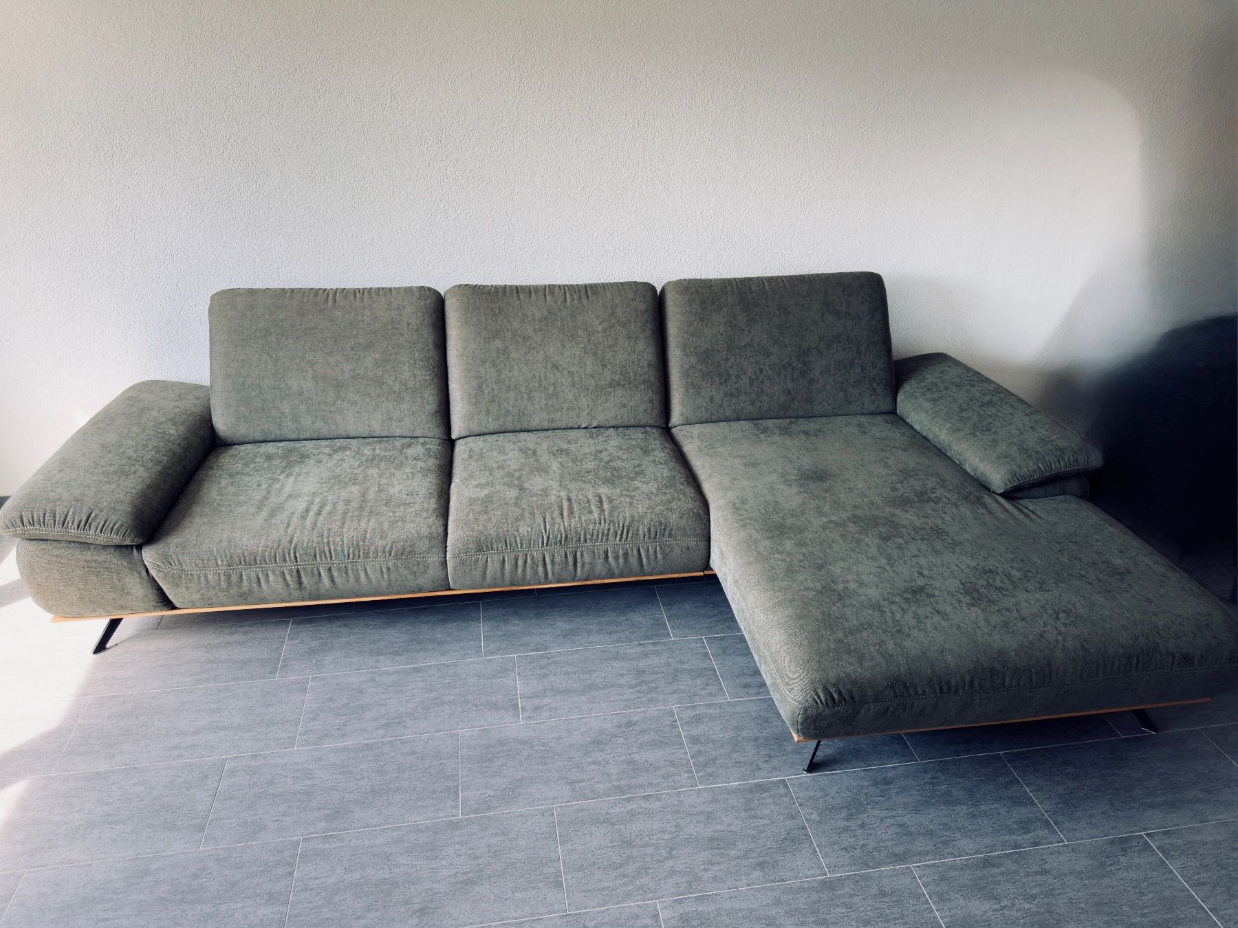 Sofas: Designer Sofa mit Longchair – Gebraucht aus St. Gallen von dan_8c27 3