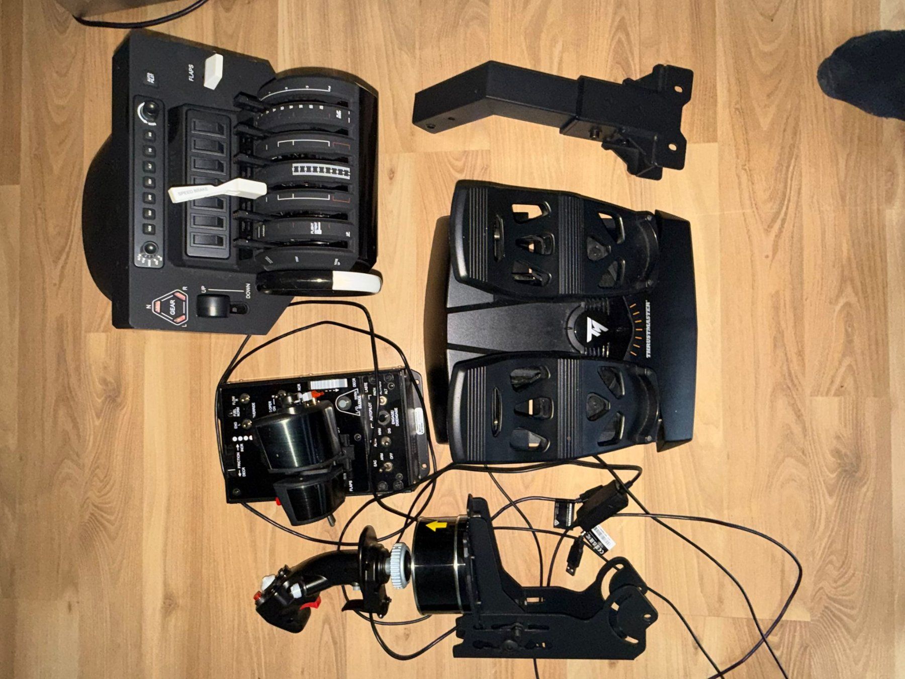 Thrustmaster Controller: Thrustmaster HOTAS Warthog Flight Stick Set Komplett+AddO... – Usato da Breitenbach venduto da d3r_mpf8
