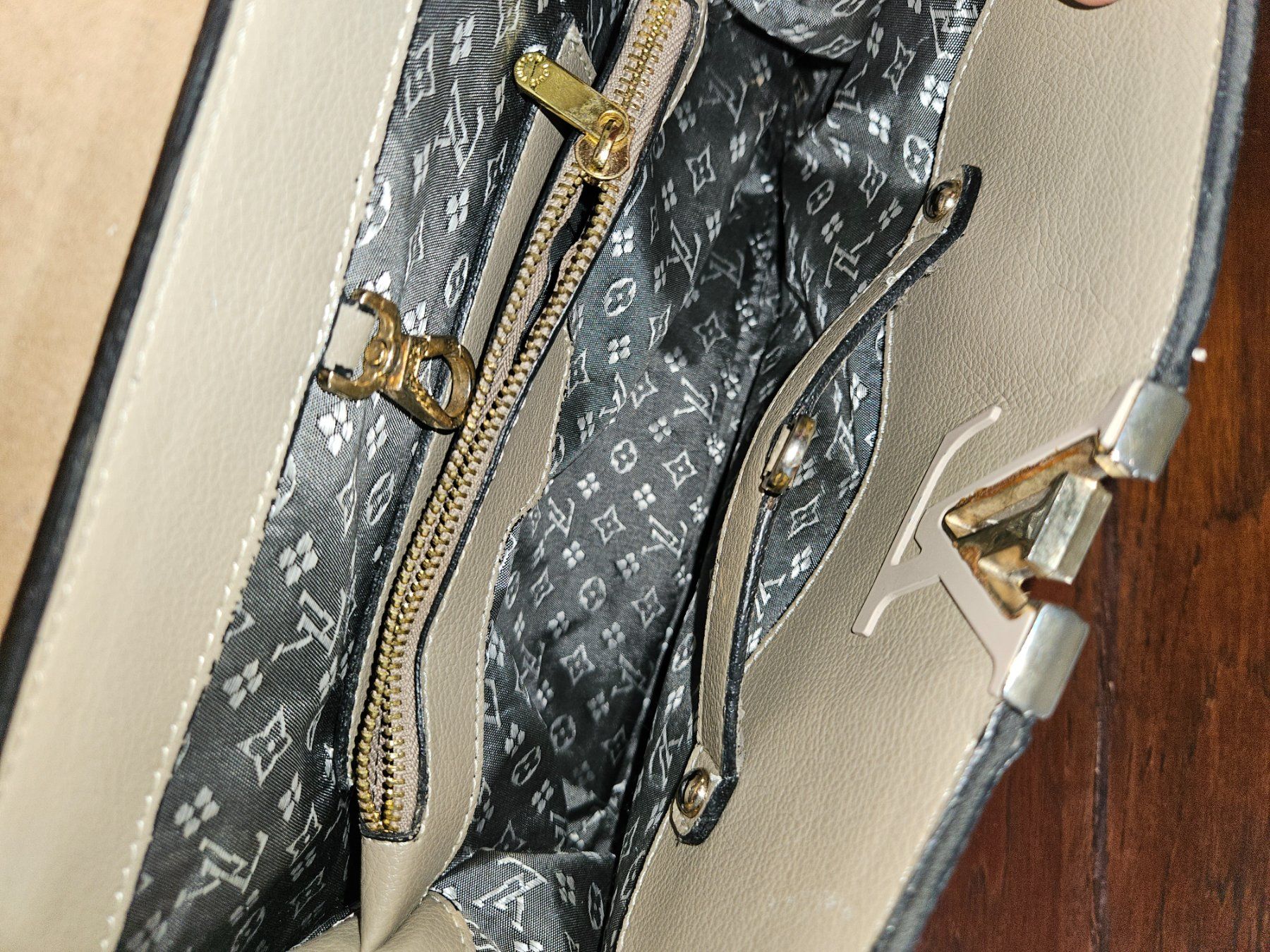 Louis Vuitton Taschen für Damen: Louis Vuitton Capucines - absolutes Schnäppchen – Gebraucht aus Huttwil von heinzdaniel63 7