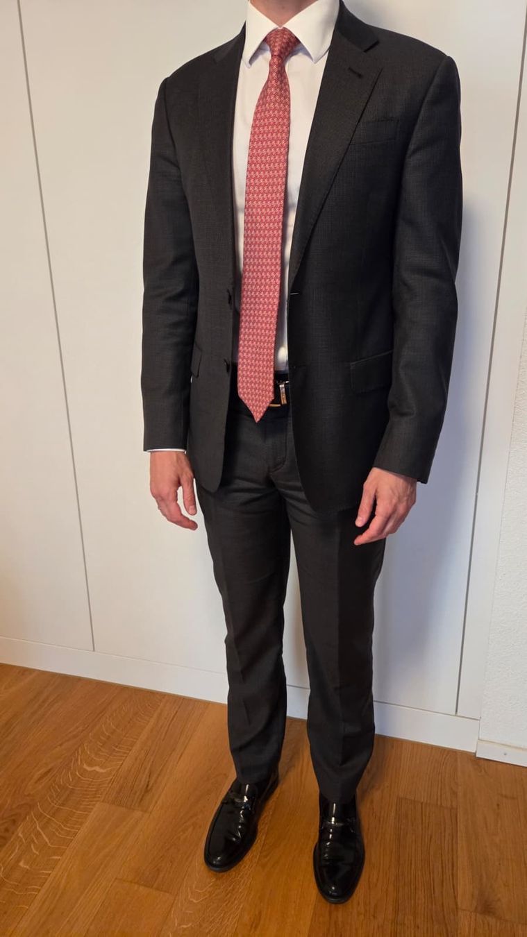 Armani Completi: Armani suit – Usato da Zürich venduto da reg_vvr6