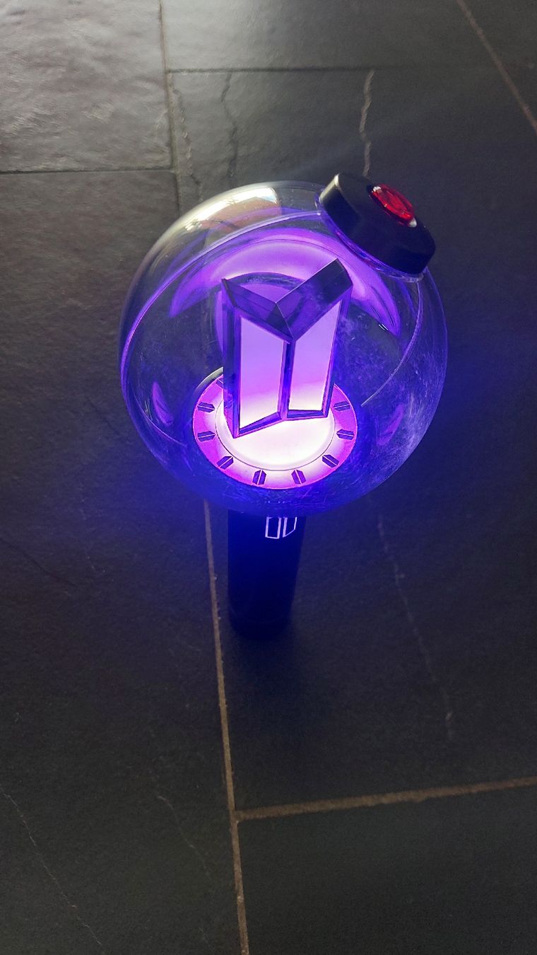 Lampen: BTS Official Lightstick Arirang Tour – Neu (gemäss Beschreibung) aus Steinach von bra_hq6x