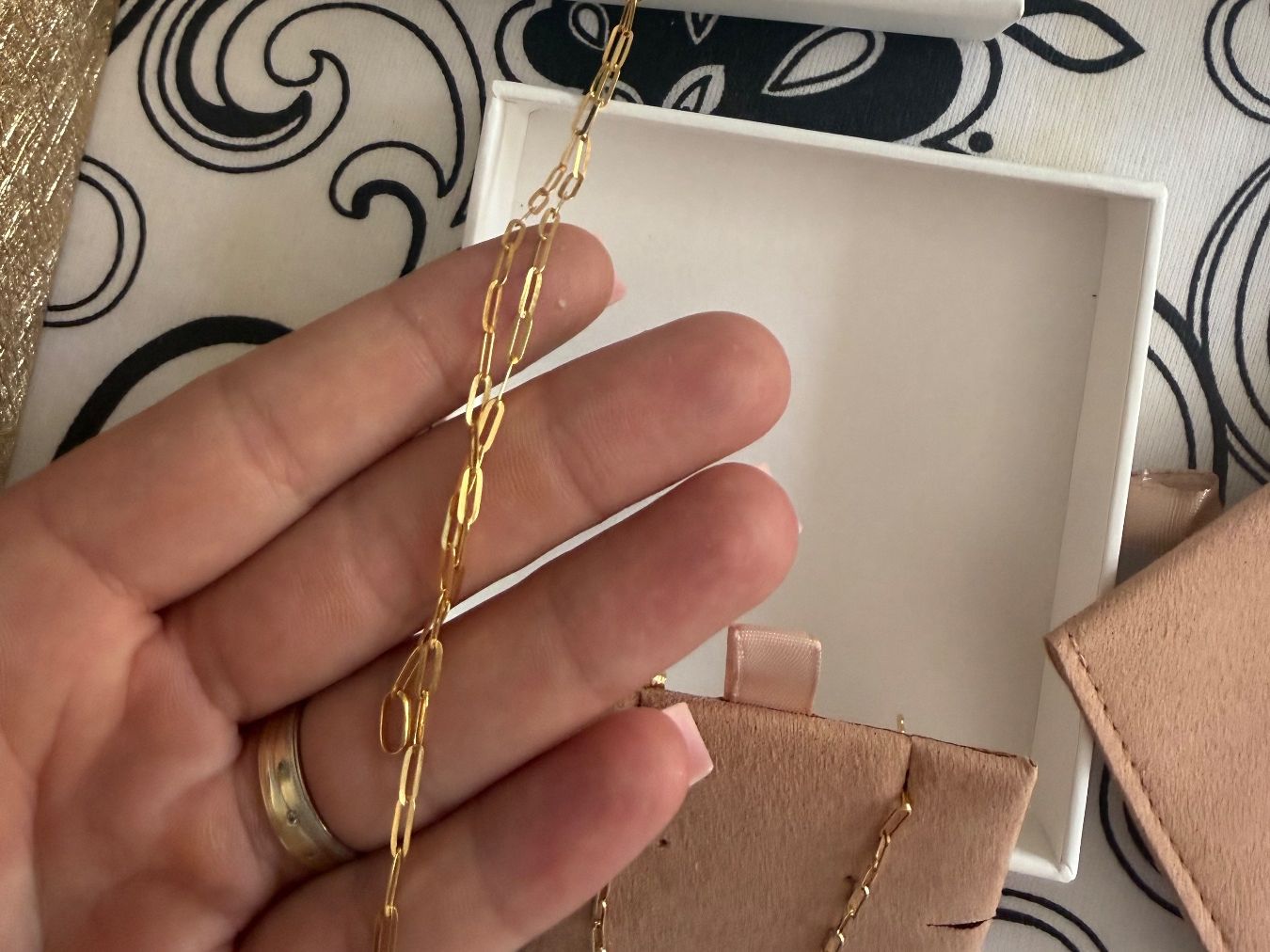 Altri gioielli: 18 carat set neuf avec certificat – Nuovo e nell'imballaggio originale da St-leonard venduto da Lilliii 3