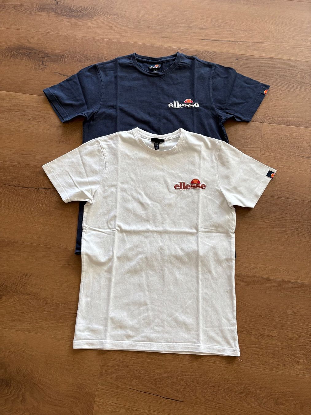 T-shirt: 2x Herren T-Shirt Gr. S – Usato da Embrach venduto da Bdennis