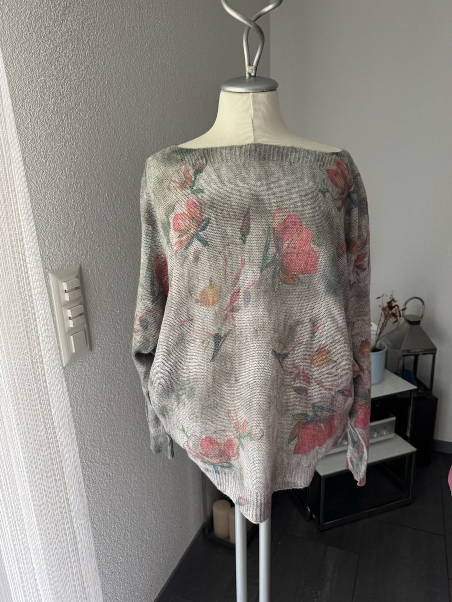 Maglioni & Felpe: Damen Pullover Luisa Ricci Blumenmuster Grau Grösse S – Nuovo (secondo la descrizione) da Olten venduto da bir_k96n