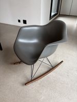 Vitra Eames Plastic Armchair Schaukelstuhl grau gebraucht