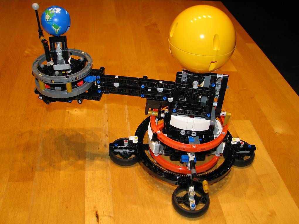 Lego Giocattoli: Lego Technik 42179 Planet Earth and Moon in Orbit – Usato da Wangen b. Olten venduto da Binggeli4 2