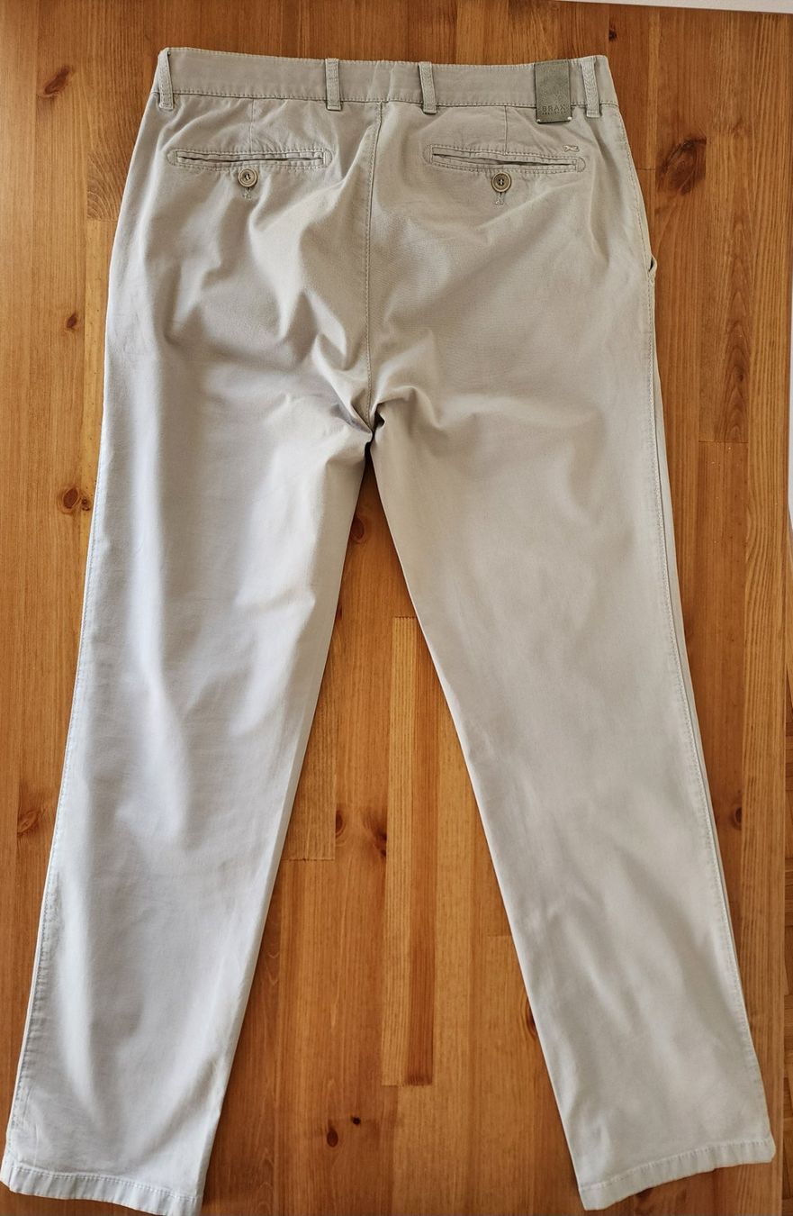 Brax Pantaloni: Hellgrau Chinos Brax - Straight Leg - W33 L32 – Usato da Steinmaur venduto da rica_silva 1