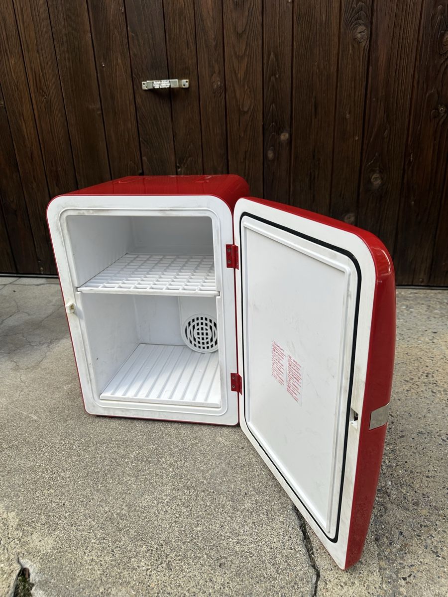 Kühlschrank: Original Coca-Cola Kühlschrank – Gebraucht aus Ebertswil von Freestone 1