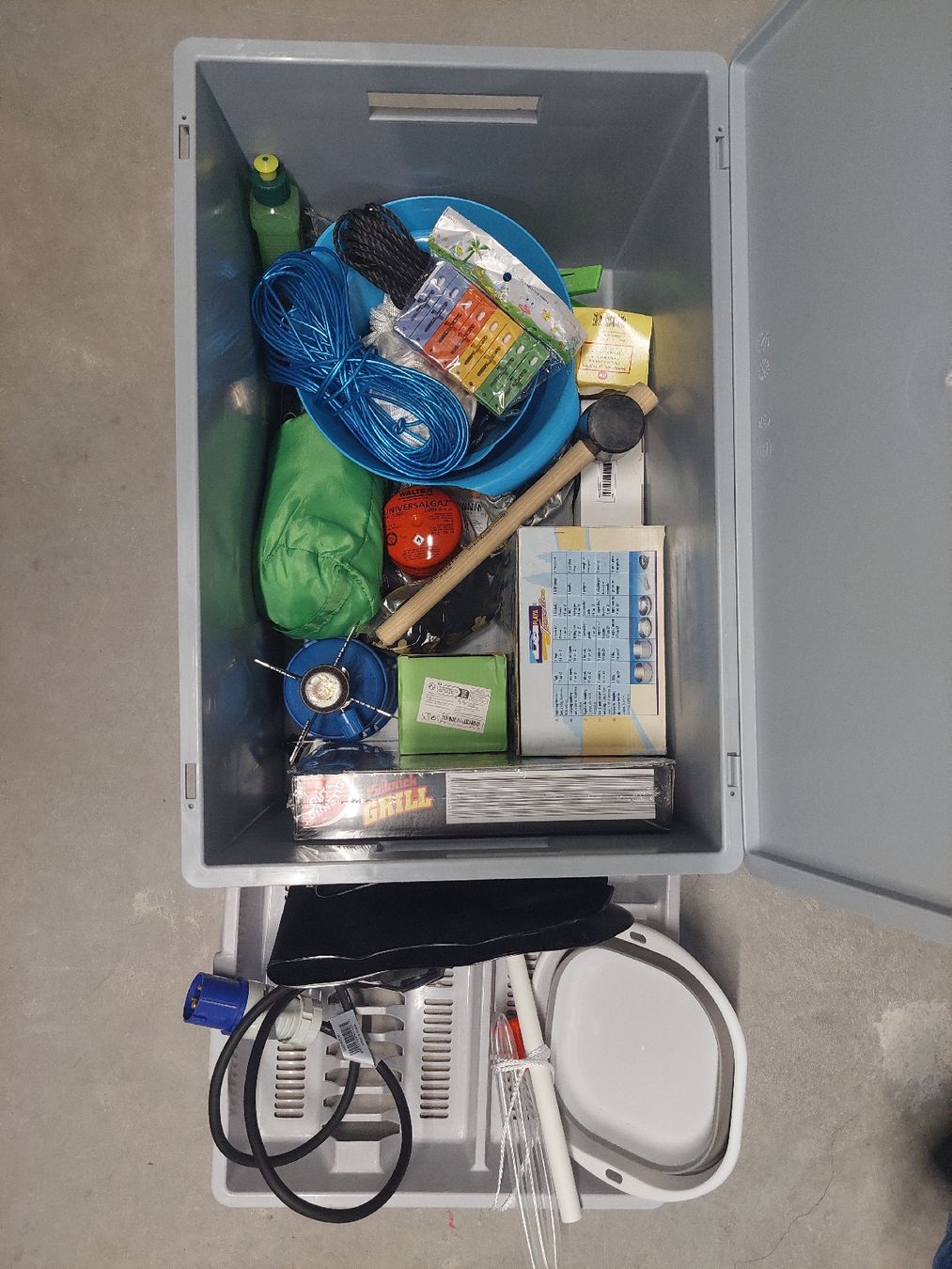 Set di piatti: Camping Ausrüstung – Usato da Zizers venduto da Tauer211