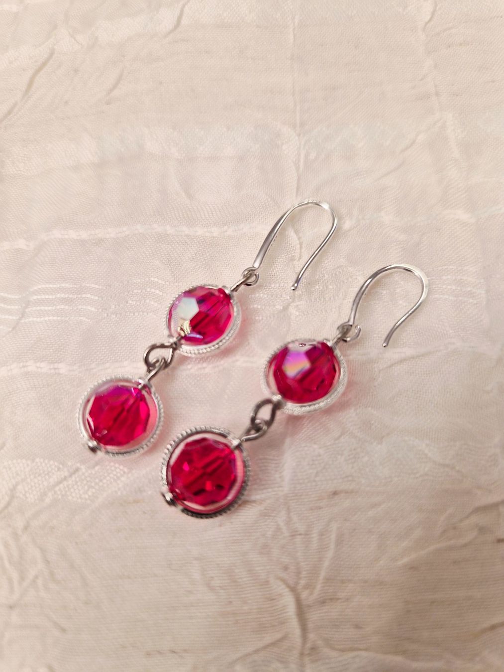 Orecchini pendenti & Orecchini a lobo: Ohrringe aus Swarovski Perlen Light Siam – Nuovo (secondo la descrizione) da Dietikon venduto da Eleda