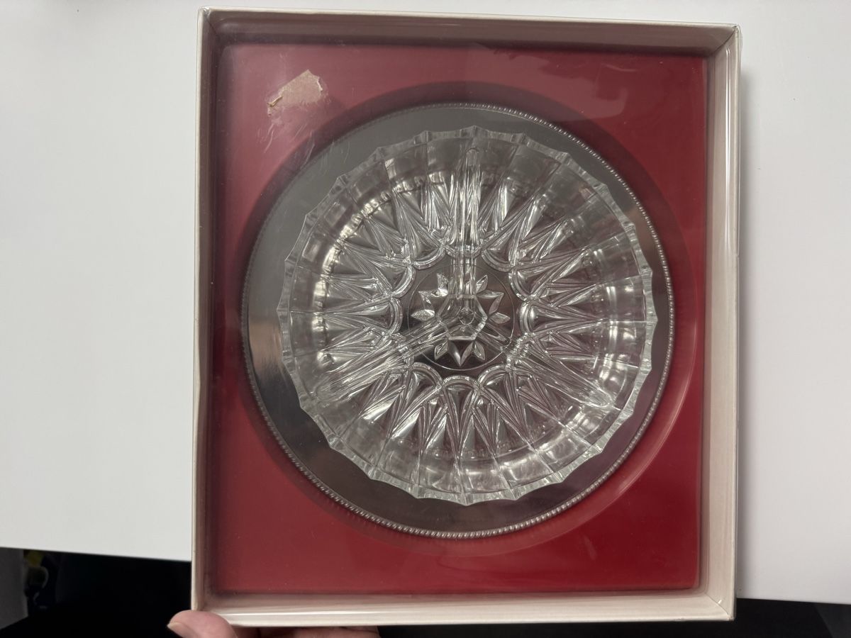 Verres: Glas Servierteller mit Metallschale neu – Neuf avec emballage d'origine à Zürich par Soleneve