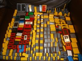 (3)LEGO 310 STK.CA. TÜREN FENSTER DACHSTEINE ....NEU UND ALT