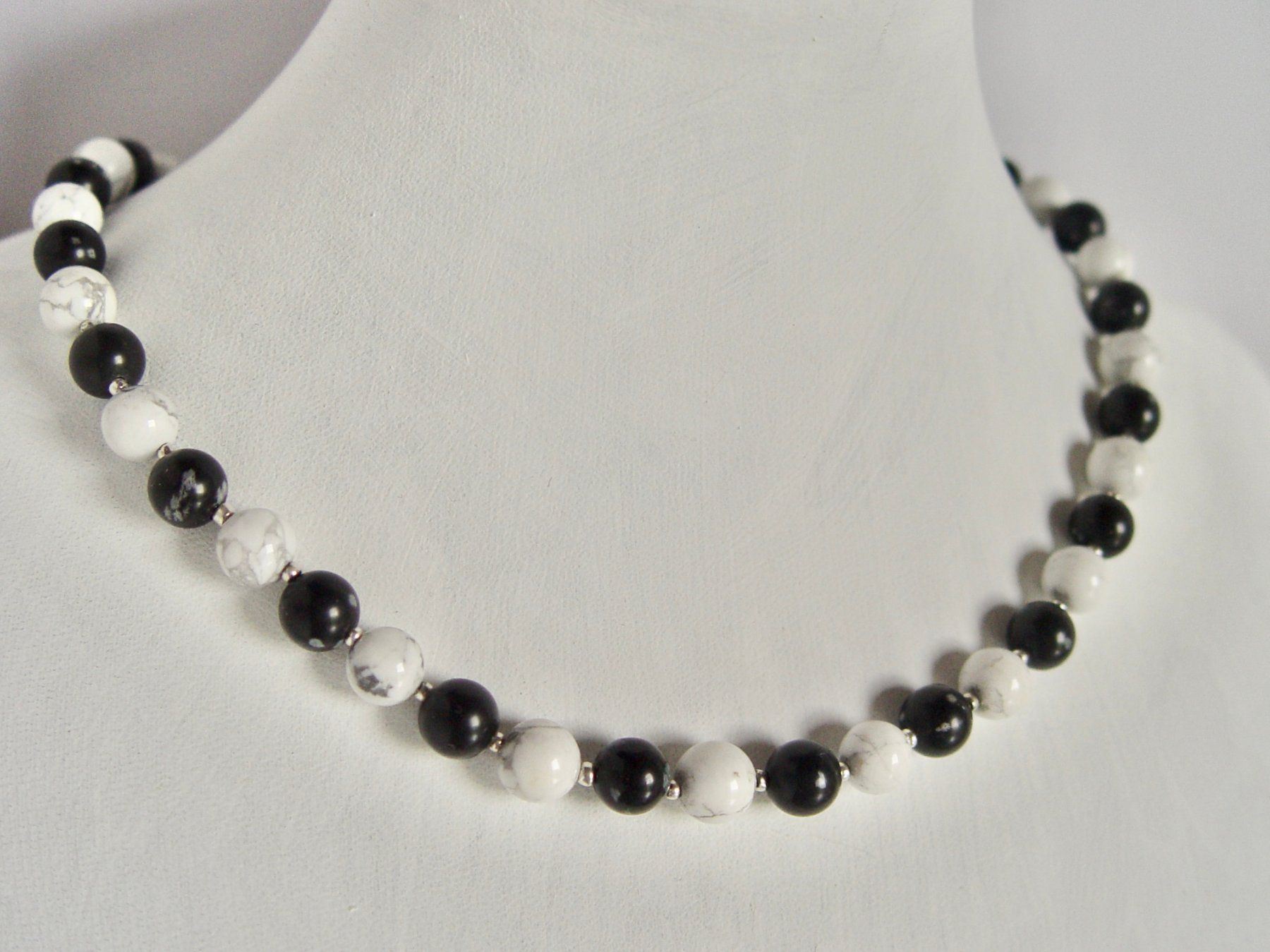 Catenine: Collier Magnesit und Obsidian – Nuovo (secondo la descrizione) da Henggart venduto da gernli 1