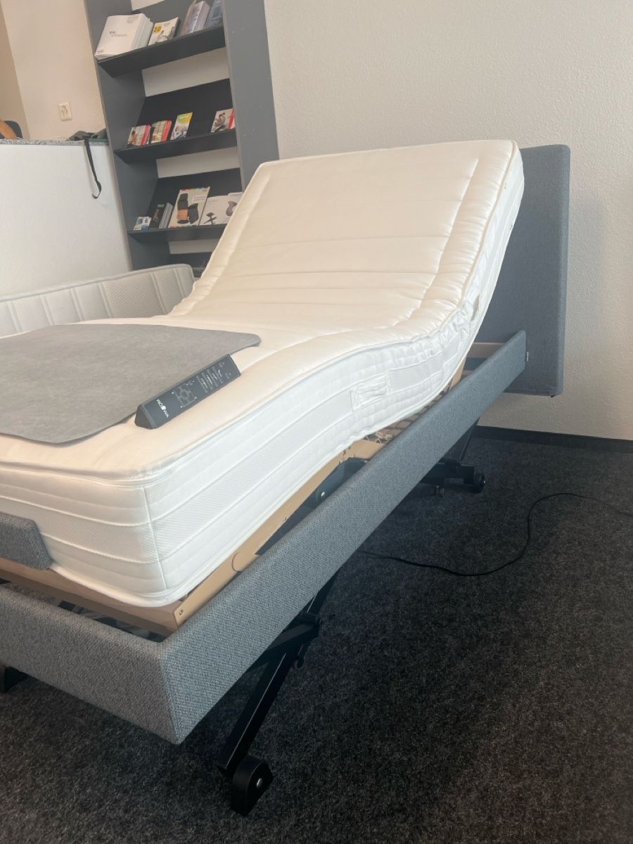 Letti: Elektrisch verstellbares Bett – Nuovo e nell'imballaggio originale da Zürich venduto da sagmx