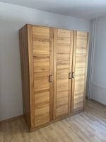 Massiver Kleiderschrank aus Kernbuche, 3-türig