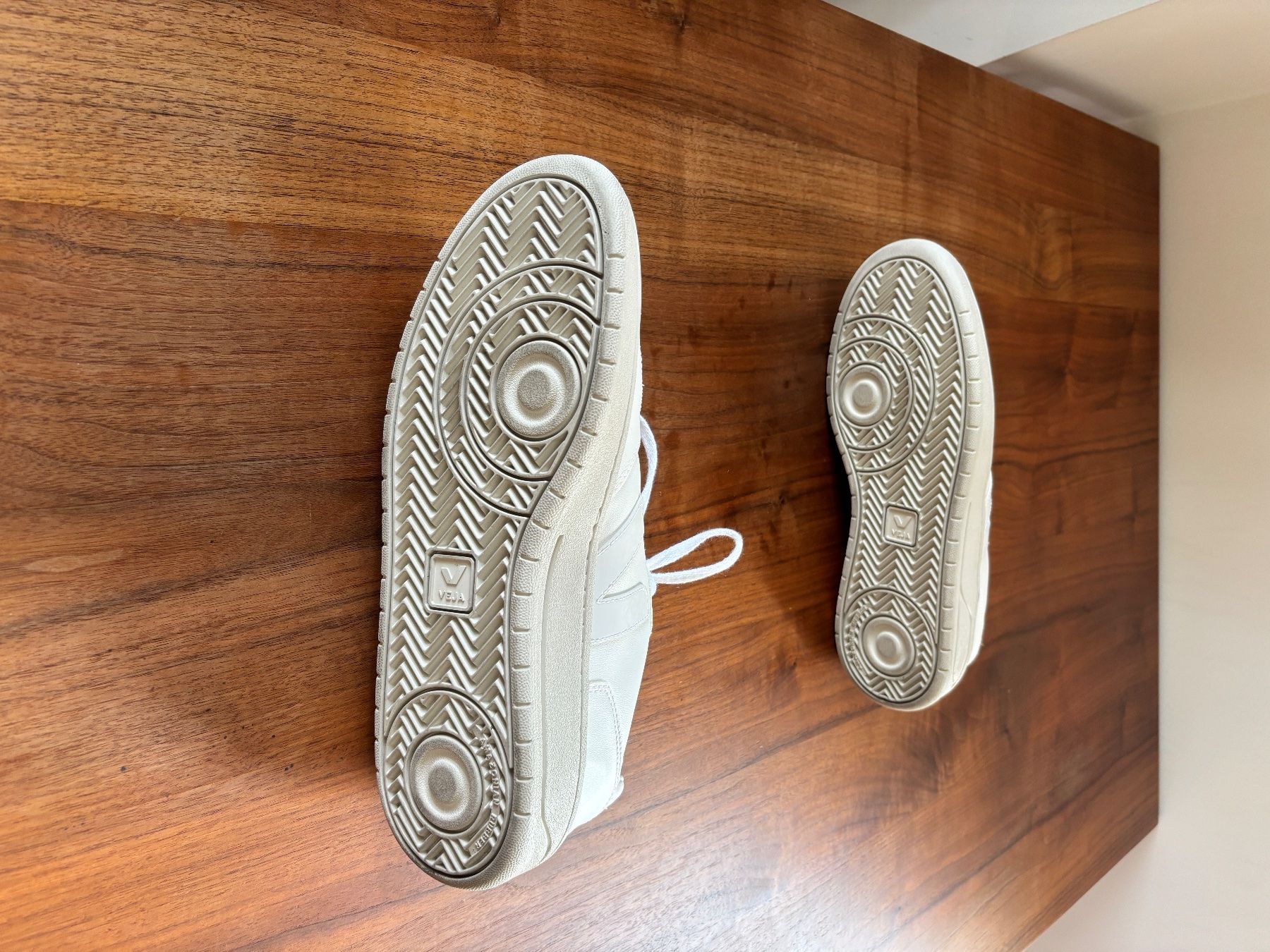 Veja Scarpe da uomo: Veja V10 - Gr. 46 - weisser Sneaker – Usato da Nidau venduto da kingmigae 3