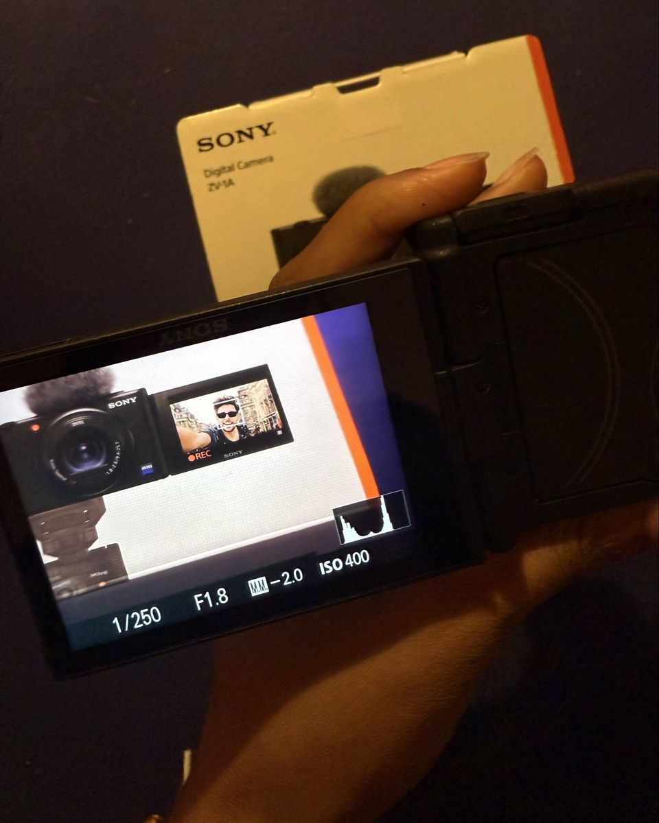 Sony Fotocamera: Sony ZV-1 – Nuovo (secondo la descrizione) da Ittigen venduto da lat_66dn 2