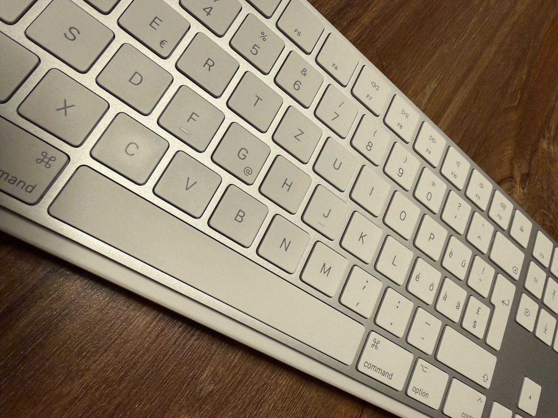 Apple Tastaturen: APPLE Wireless Magic Keyboard mit Ziffernblock - CH-Layout – Gebraucht aus Dottikon von Lf1120fl 2